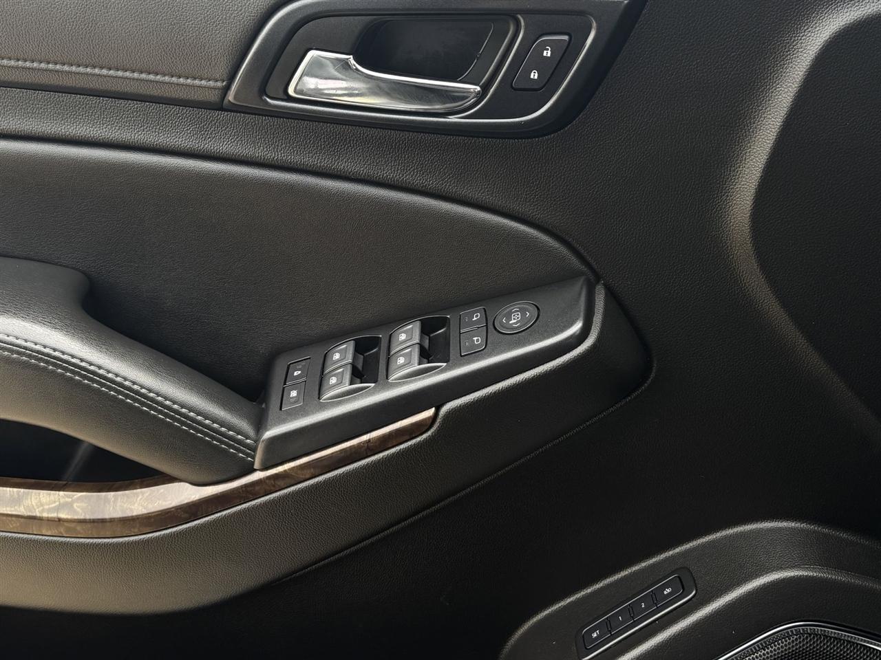 Chevrolet Suburban 4WD 4dr LT 2020