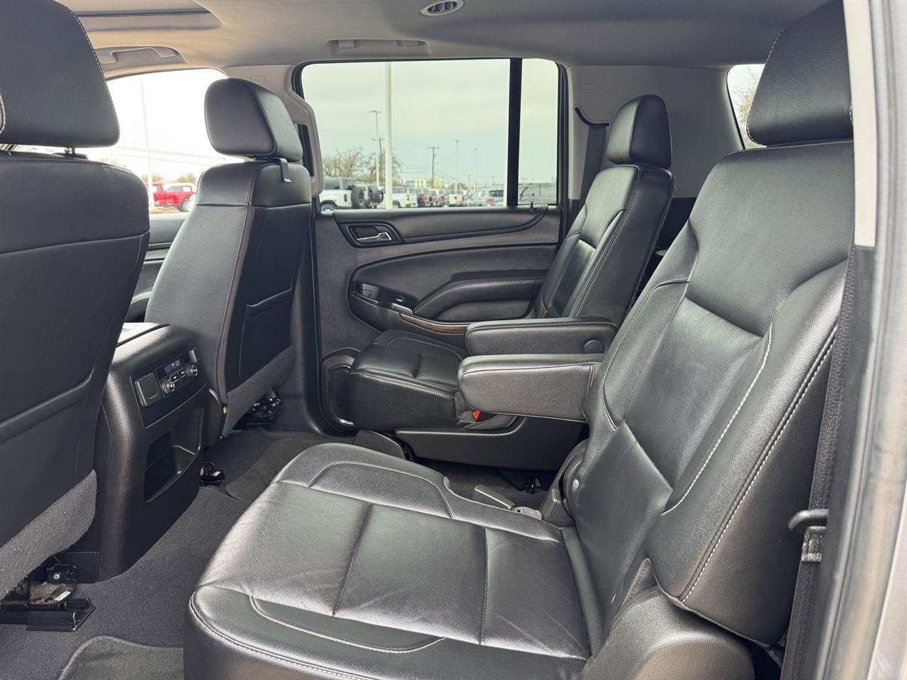 Chevrolet Suburban 4WD 4dr LT 2020