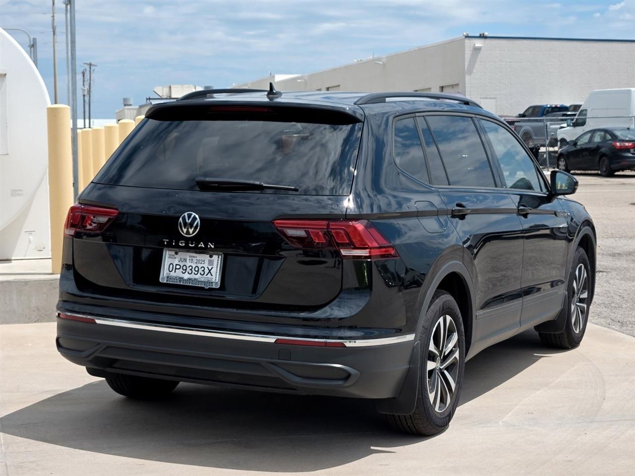 Volkswagen Tiguan 2.0T S FWD 2024