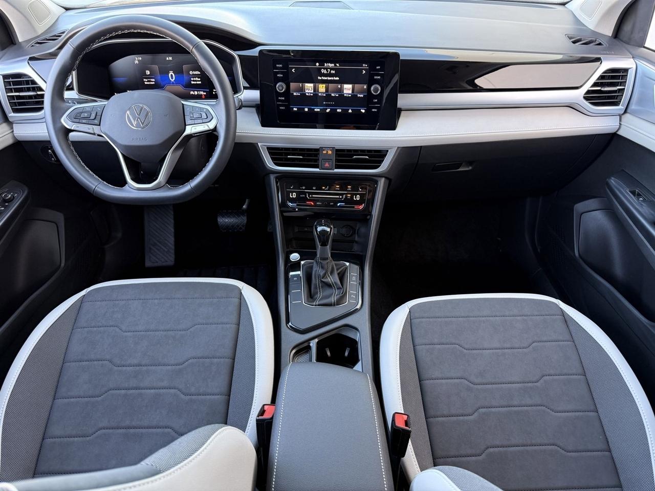 Volkswagen Taos SE FWD 2025