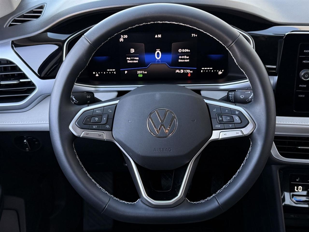 Volkswagen Taos SE FWD 2025