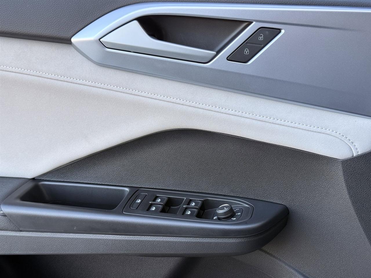 Volkswagen Taos SE FWD 2025