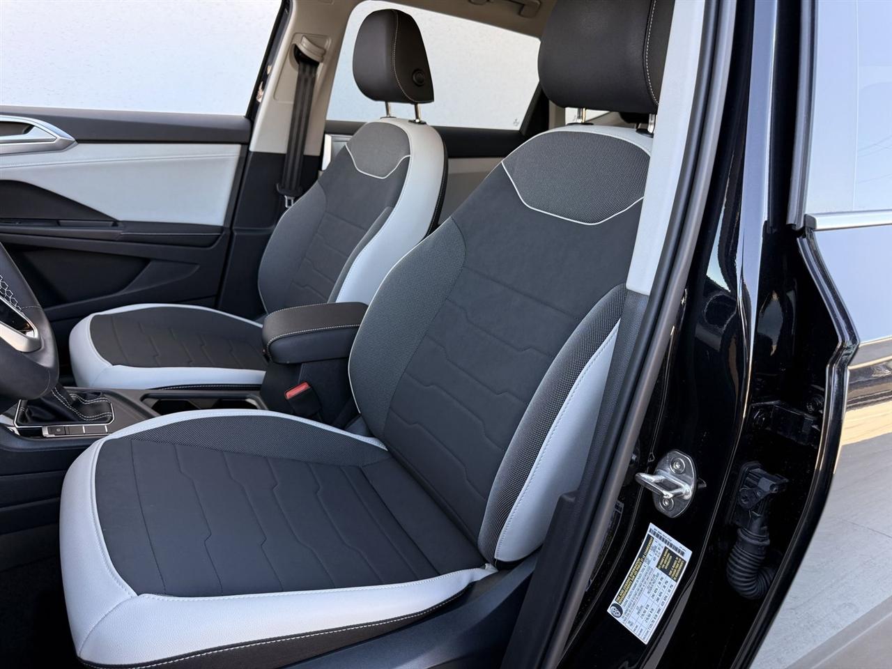 Volkswagen Taos SE FWD 2025