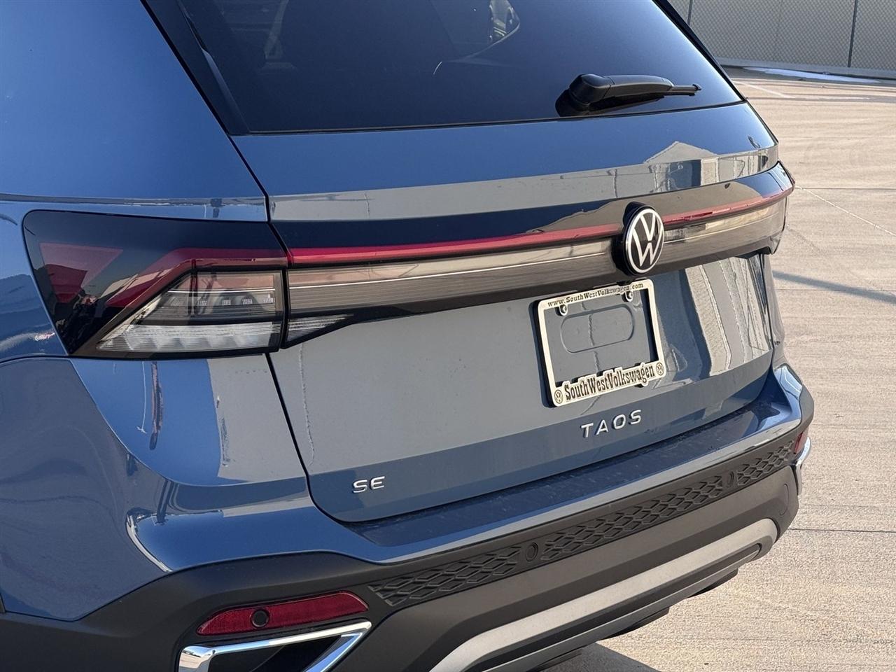 Volkswagen Taos SE FWD 2025