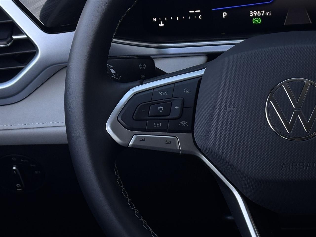 Volkswagen Taos SE FWD 2025