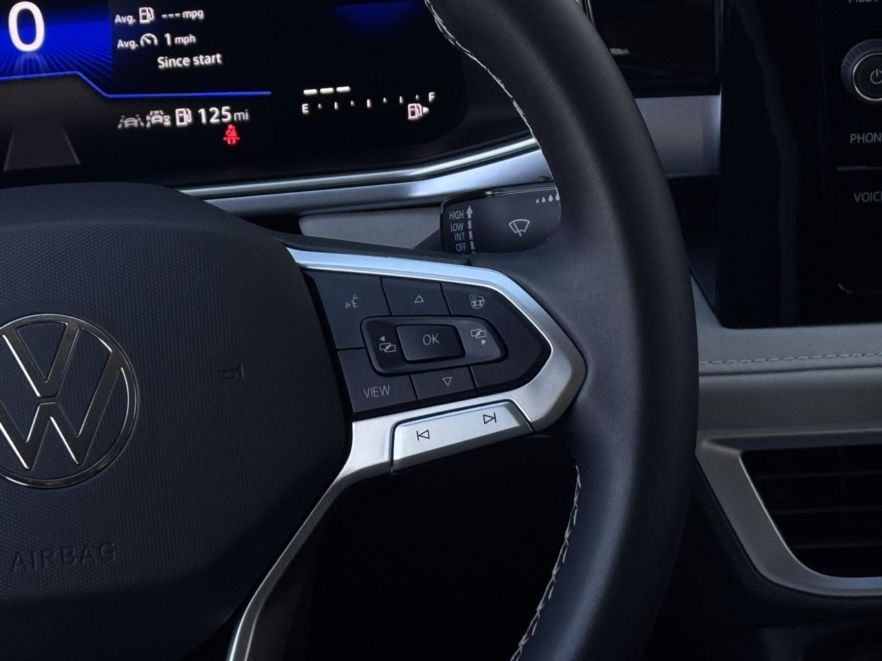 Volkswagen Taos SE FWD 2025