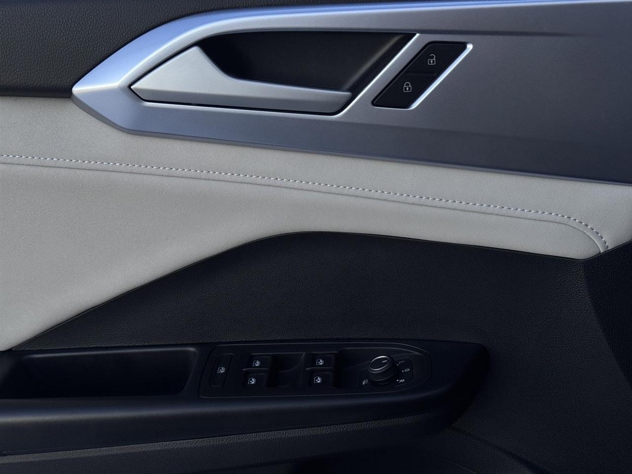 Volkswagen Taos SE FWD 2025