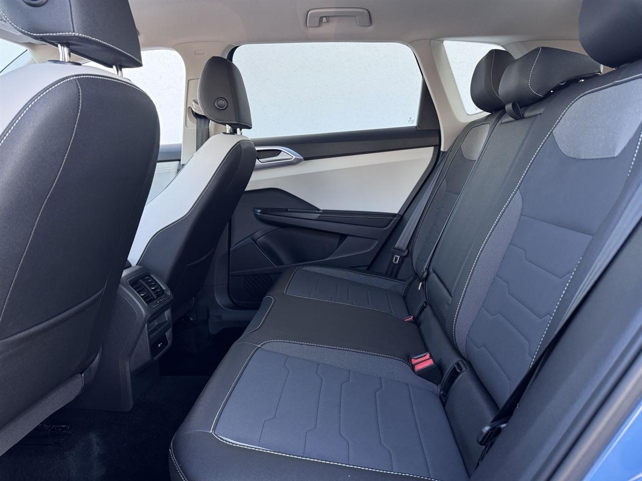 Volkswagen Taos SE FWD 2025