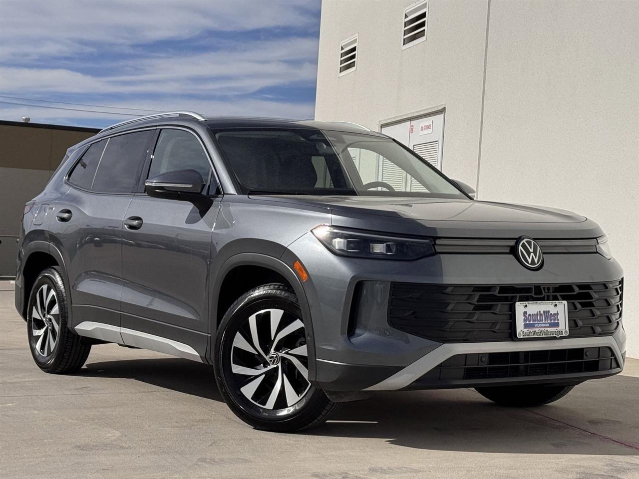 Volkswagen Tiguan 2.0T S FWD 2025