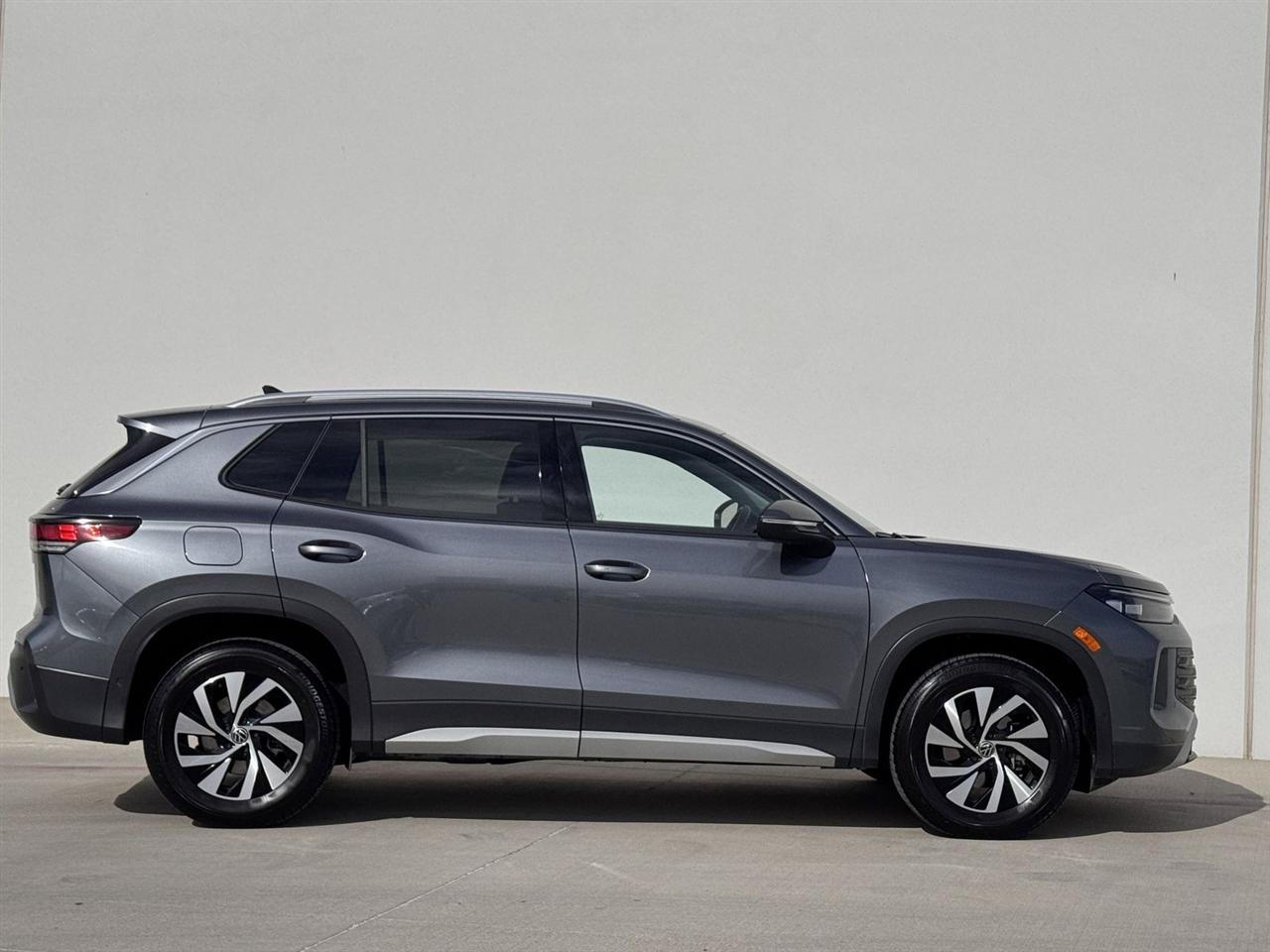 Volkswagen Tiguan 2.0T S FWD 2025