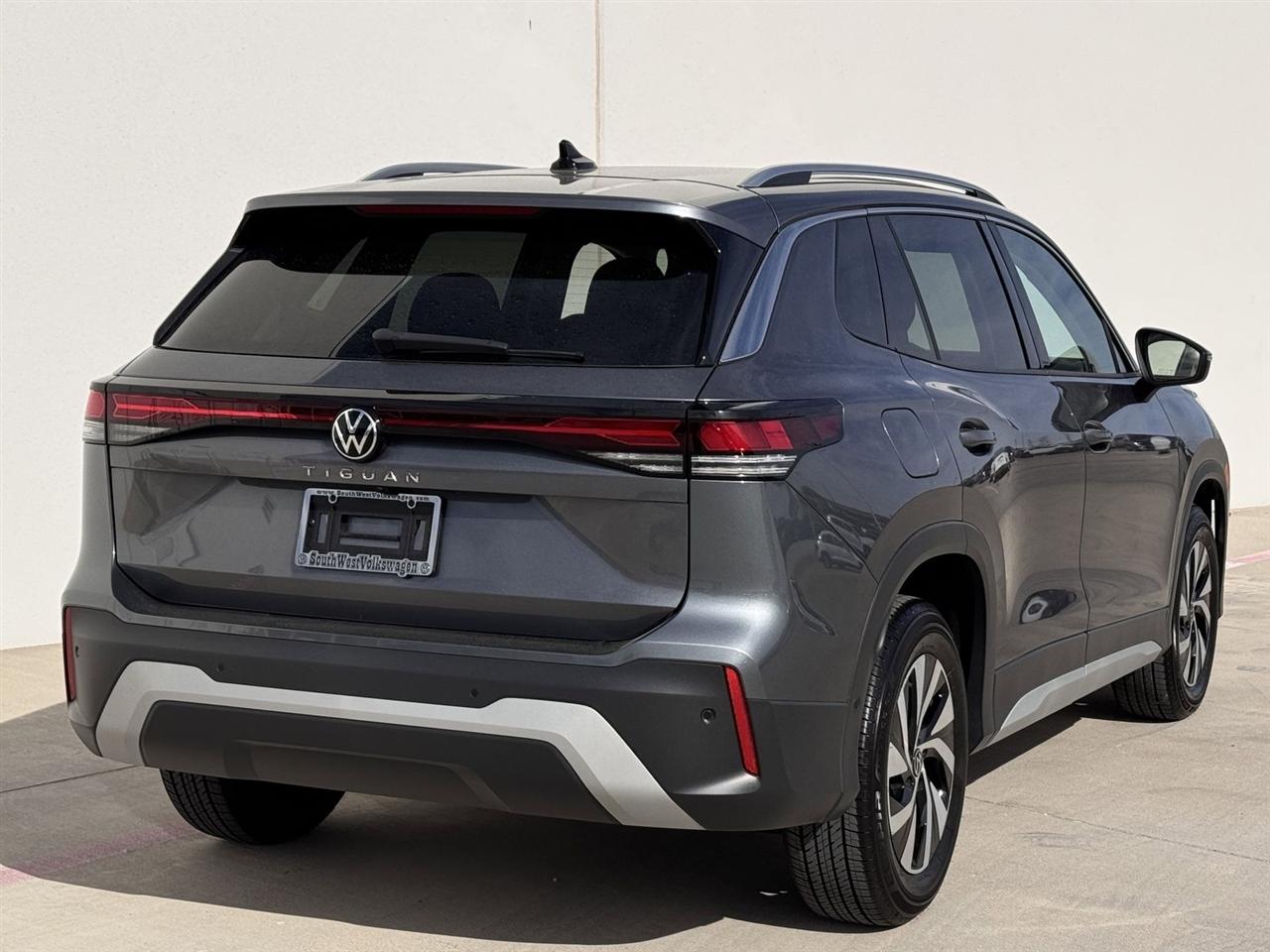 Volkswagen Tiguan 2.0T S FWD 2025