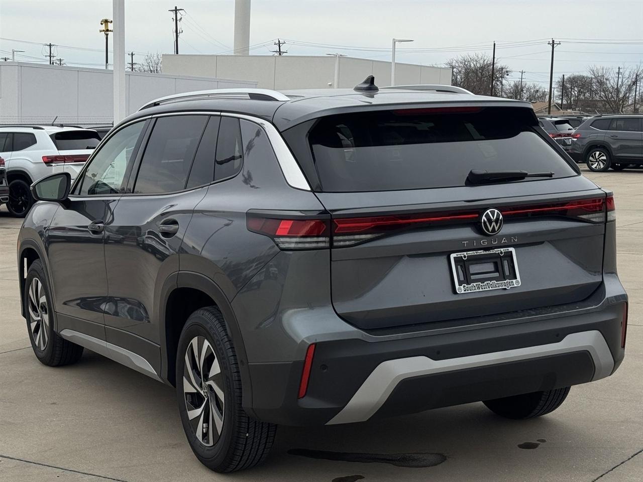 Volkswagen Tiguan 2.0T S FWD 2025