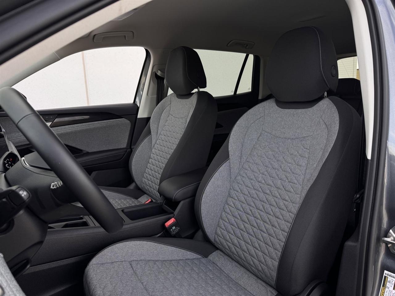 Volkswagen Tiguan 2.0T S FWD 2025