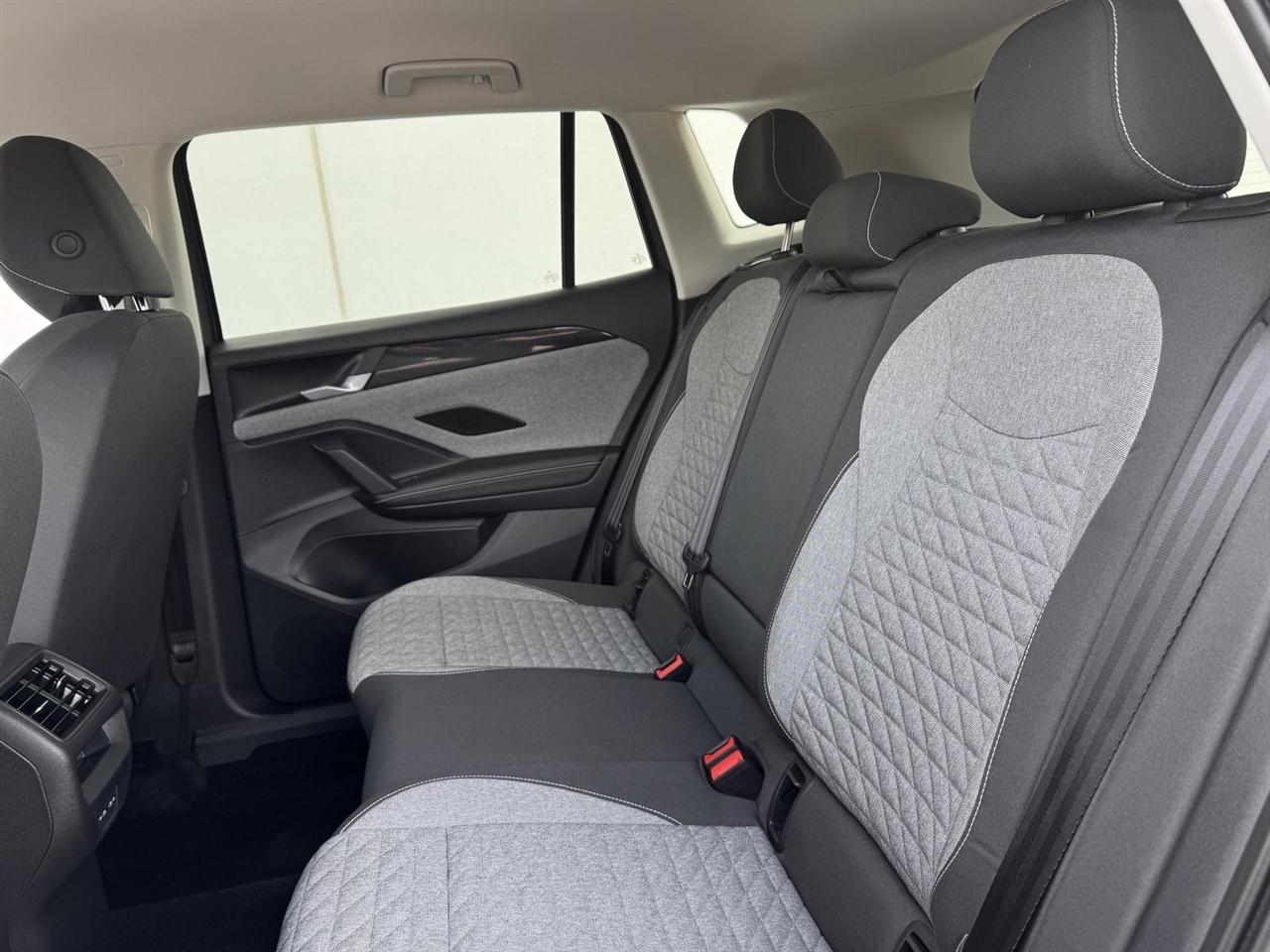 Volkswagen Tiguan 2.0T S FWD 2025