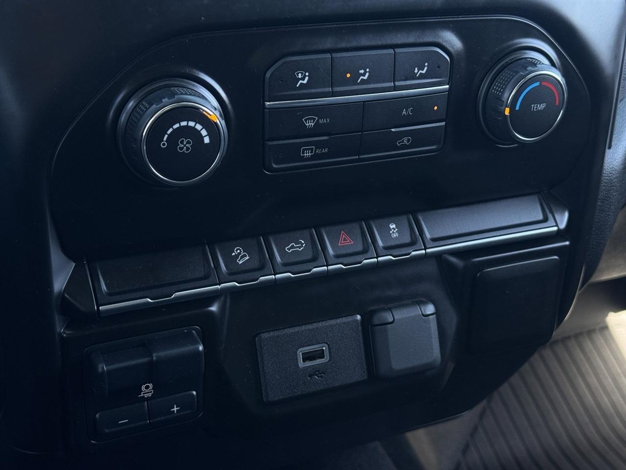 Chevrolet Silverado 1500 4WD Crew Cab 147" Custom Trail Boss 2020