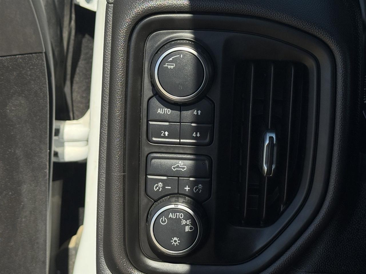 Chevrolet Silverado 1500 4WD Crew Cab 147" Custom Trail Boss 2020