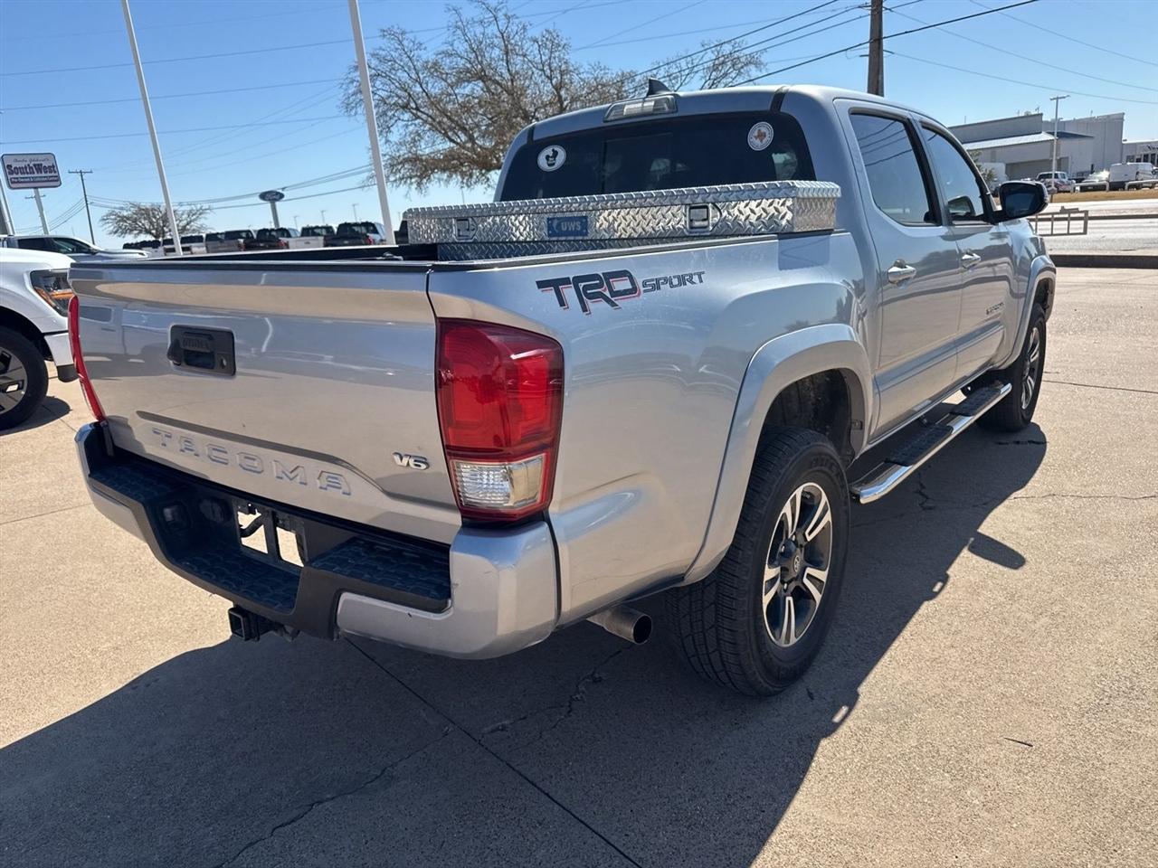 Toyota Tacoma TRD Off Road Double Cab 5' Bed V6 4x2 AT (Natl) 2017