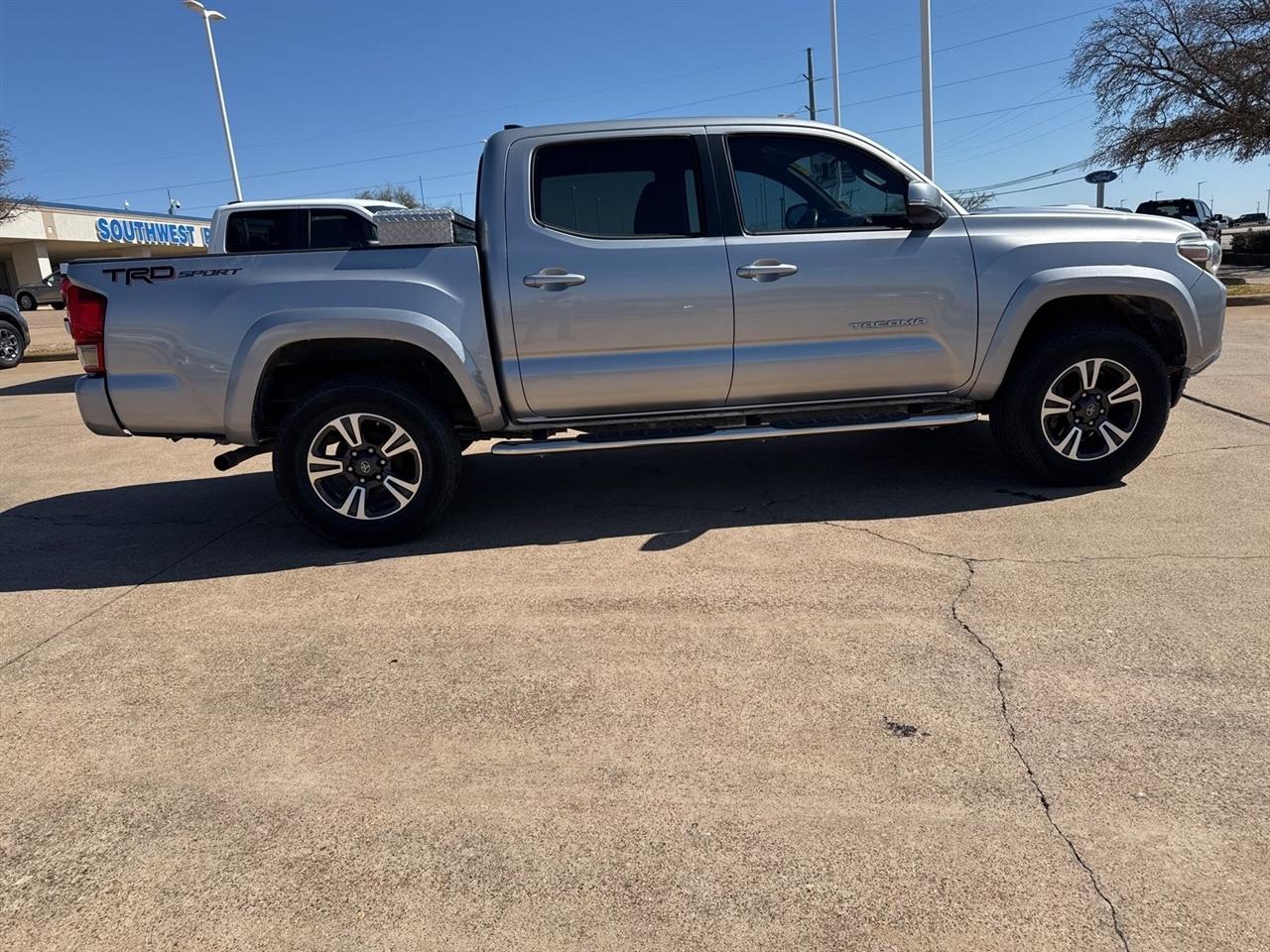 Toyota Tacoma TRD Off Road Double Cab 5' Bed V6 4x2 AT (Natl) 2017