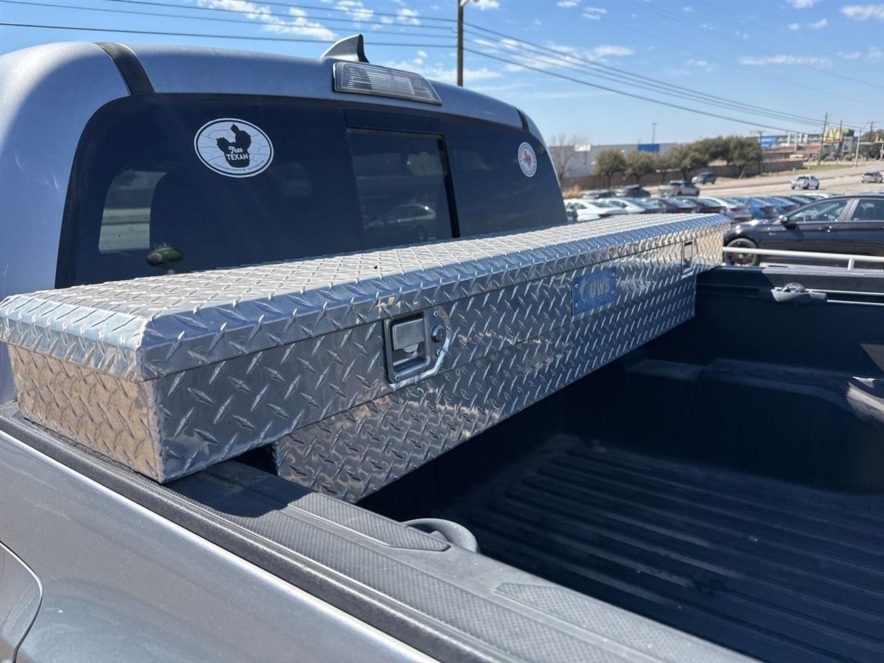 Toyota Tacoma TRD Off Road Double Cab 5' Bed V6 4x2 AT (Natl) 2017