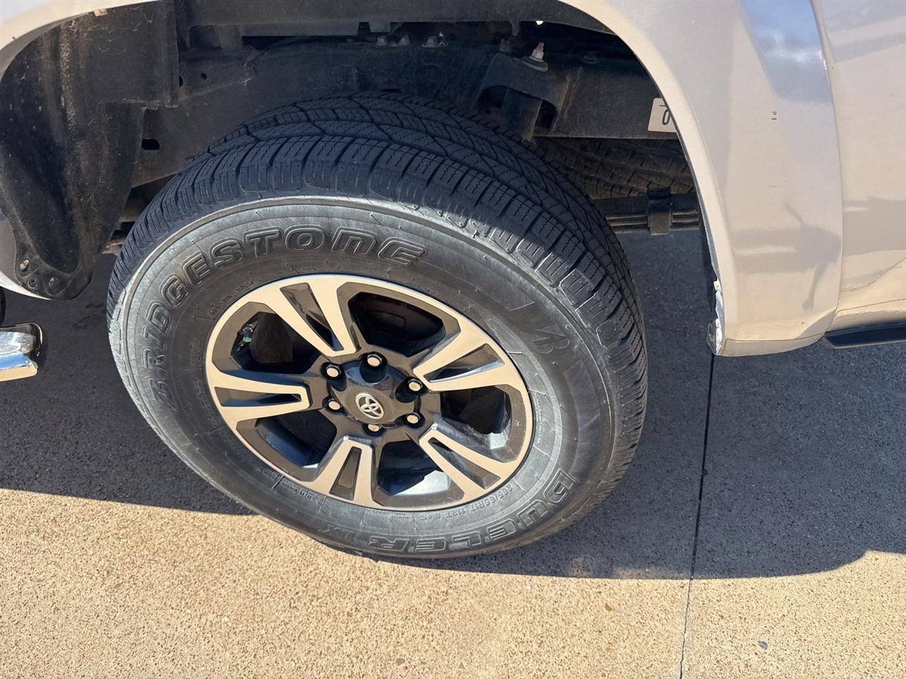 Toyota Tacoma TRD Off Road Double Cab 5' Bed V6 4x2 AT (Natl) 2017