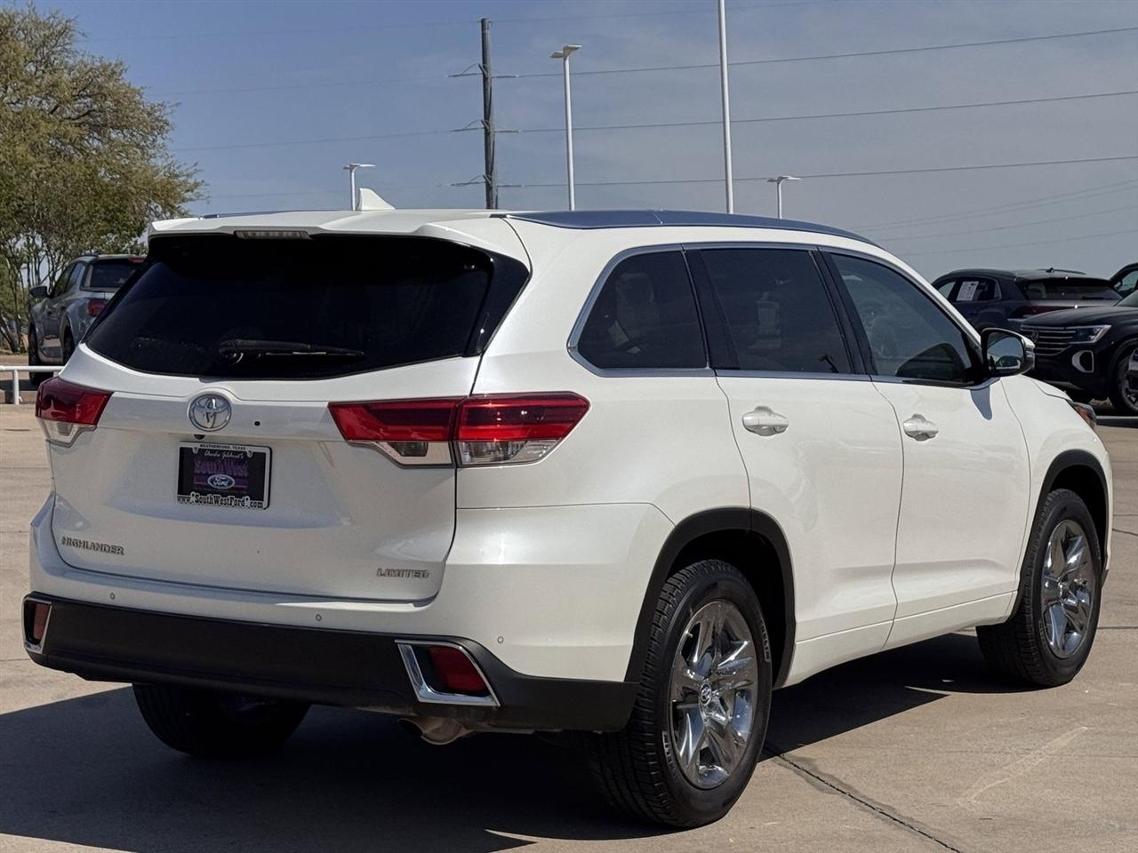 Toyota Highlander Limited V6 FWD (Natl) 2019