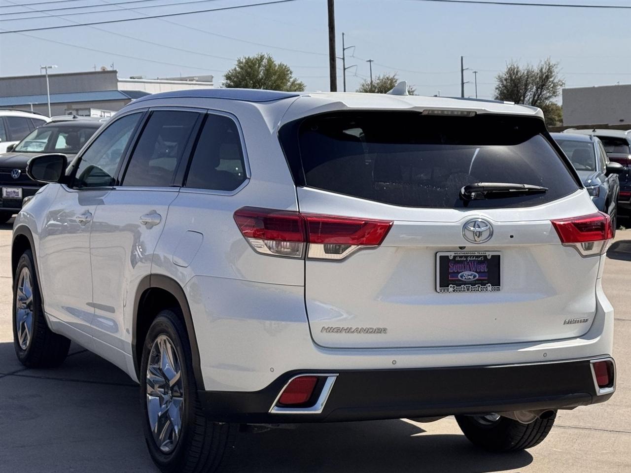 Toyota Highlander Limited V6 FWD (Natl) 2019