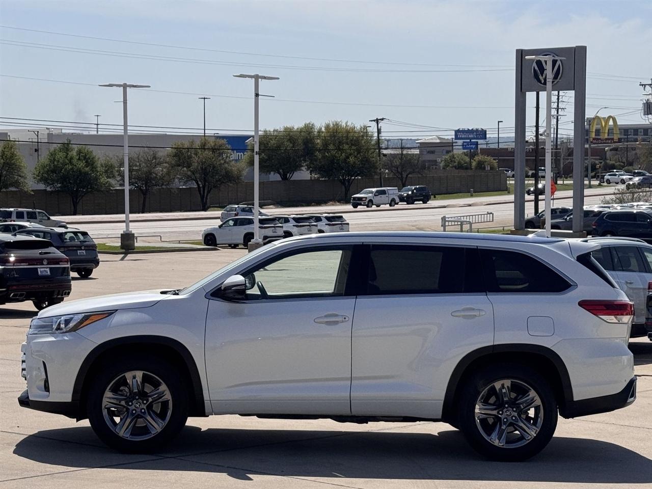 Toyota Highlander Limited V6 FWD (Natl) 2019