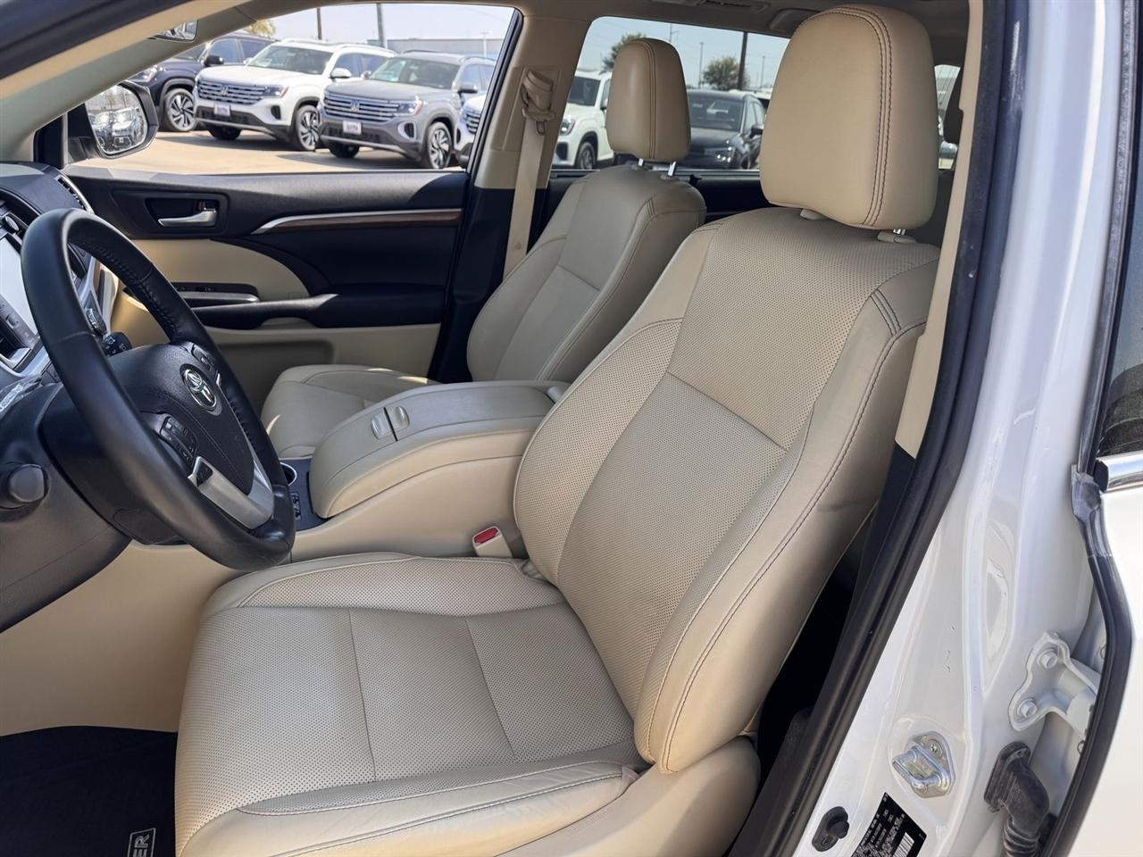 Toyota Highlander Limited V6 FWD (Natl) 2019