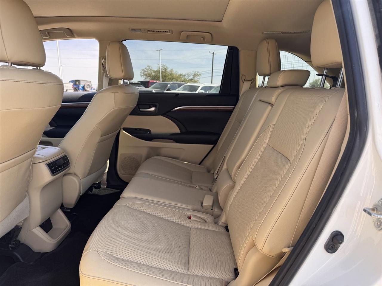 Toyota Highlander Limited V6 FWD (Natl) 2019