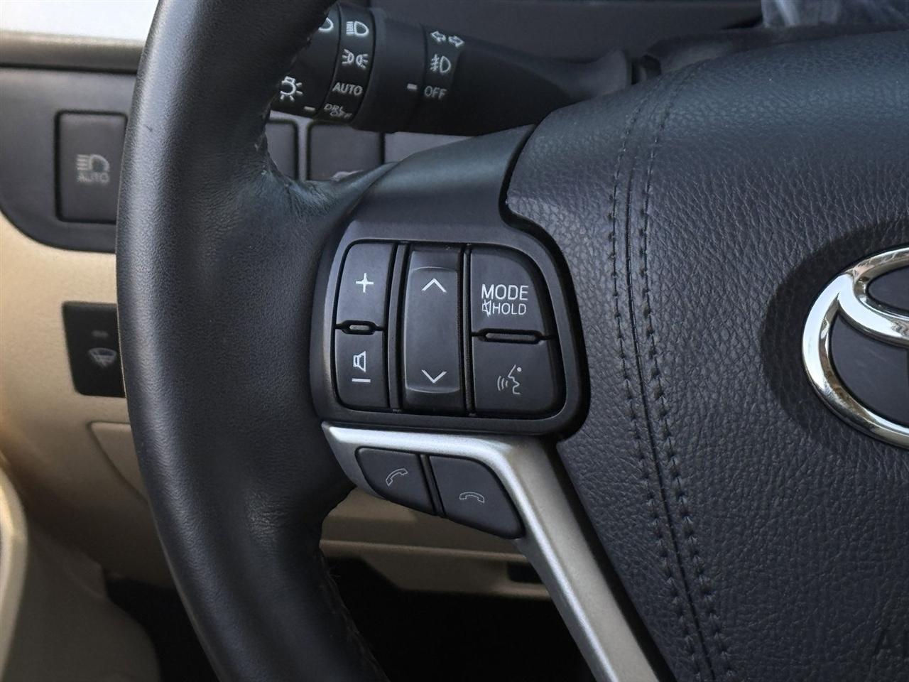 Toyota Highlander Limited V6 FWD (Natl) 2019