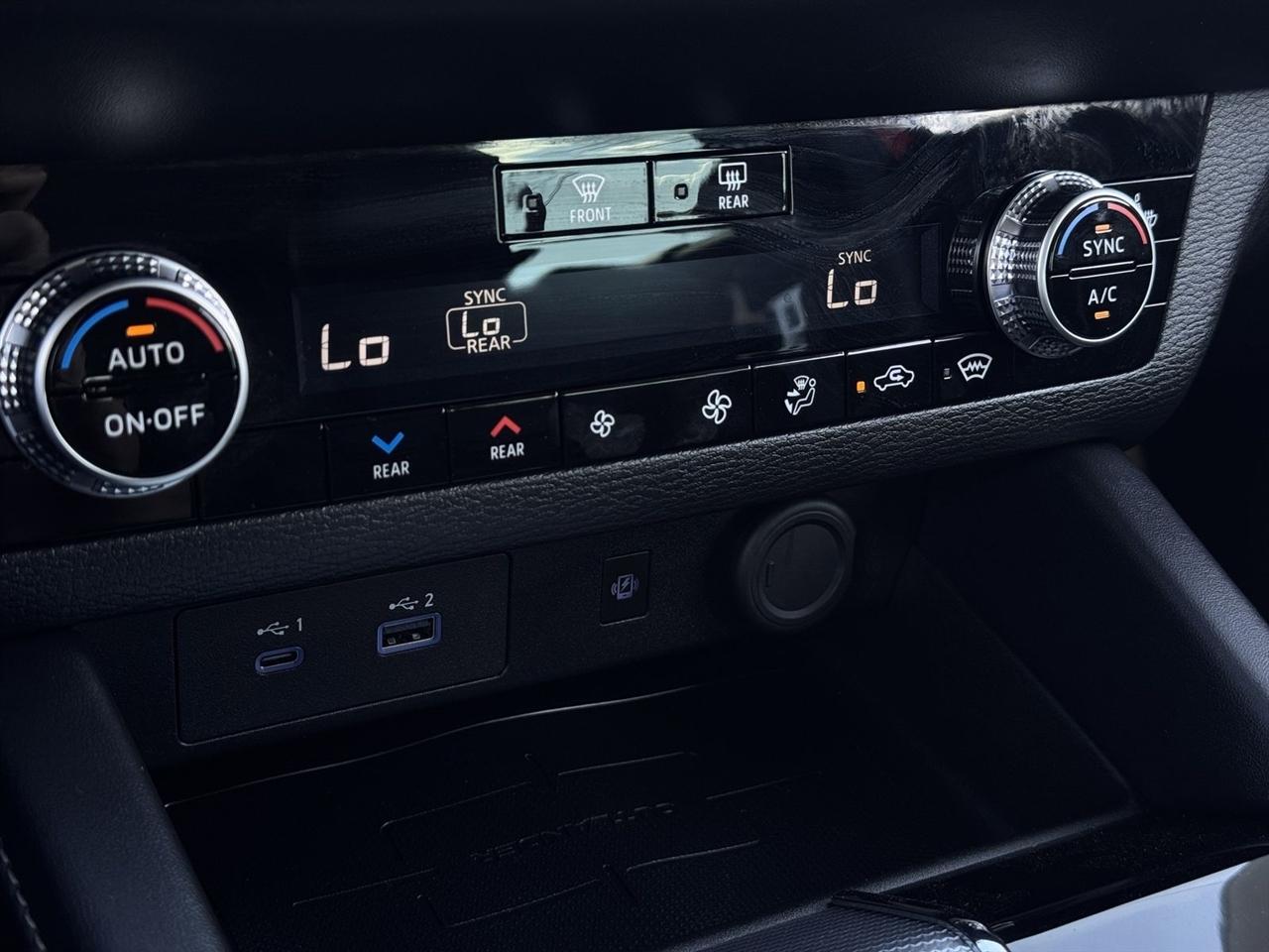 Mitsubishi Outlander PHEV 40th Anniversary S-AWC 2023