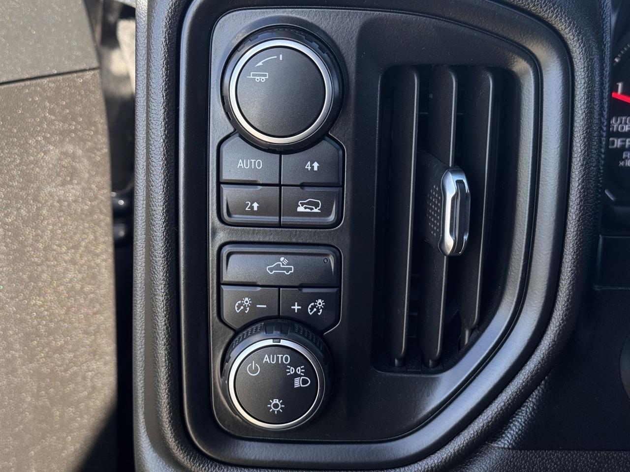 Chevrolet Silverado 1500 4WD Crew Cab 147" Custom 2021