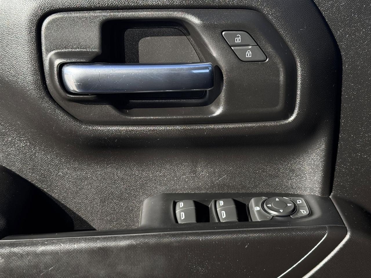 Chevrolet Silverado 1500 4WD Crew Cab 147" Custom 2021