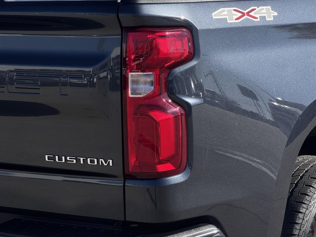 Chevrolet Silverado 1500 4WD Crew Cab 147" Custom 2021