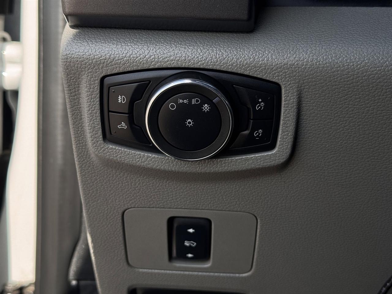 Ford Super Duty F-250 SRW King Ranch 4WD Crew Cab 8' Box 2018