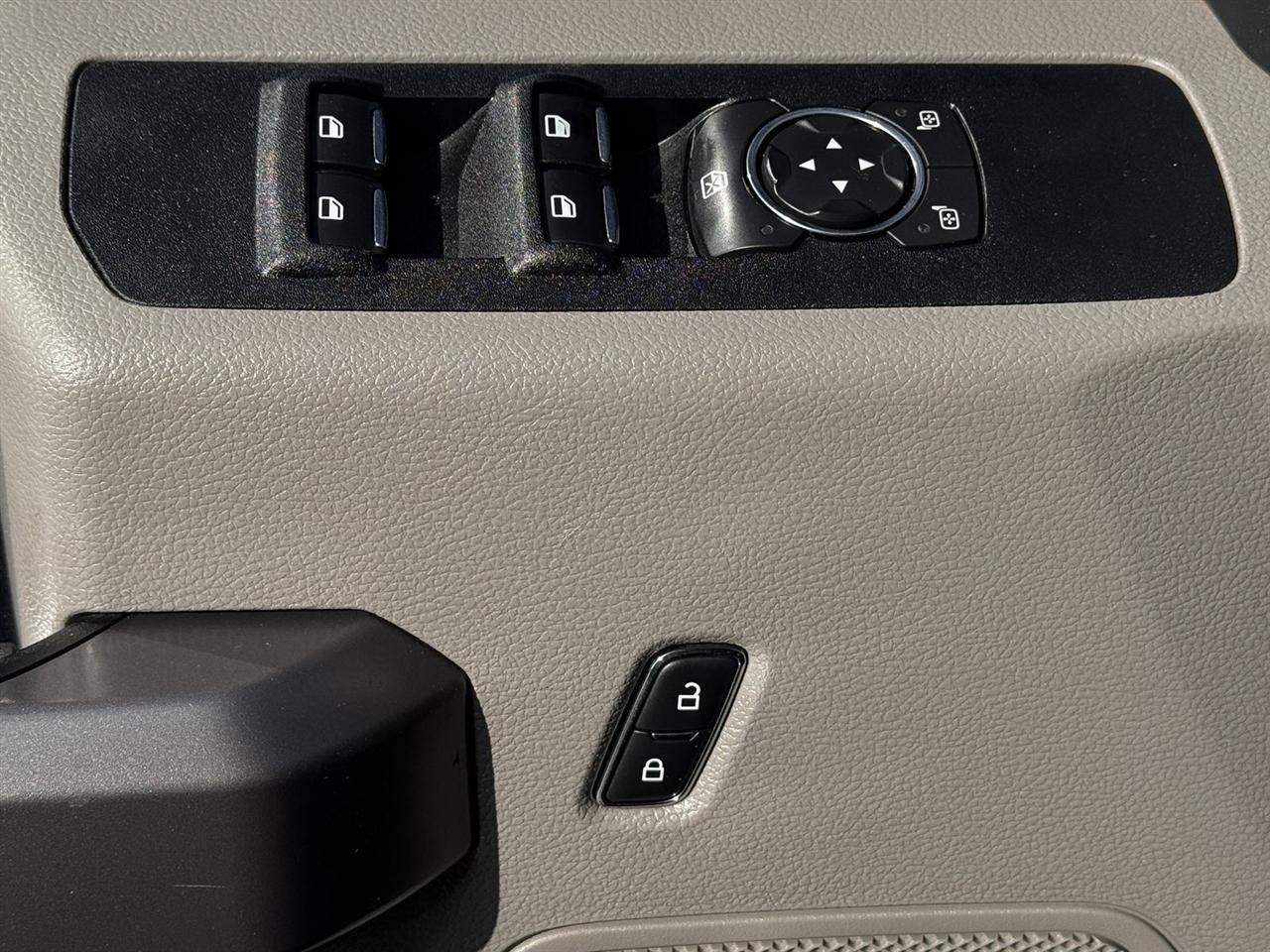 Ford Super Duty F-250 SRW King Ranch 4WD Crew Cab 8' Box 2018