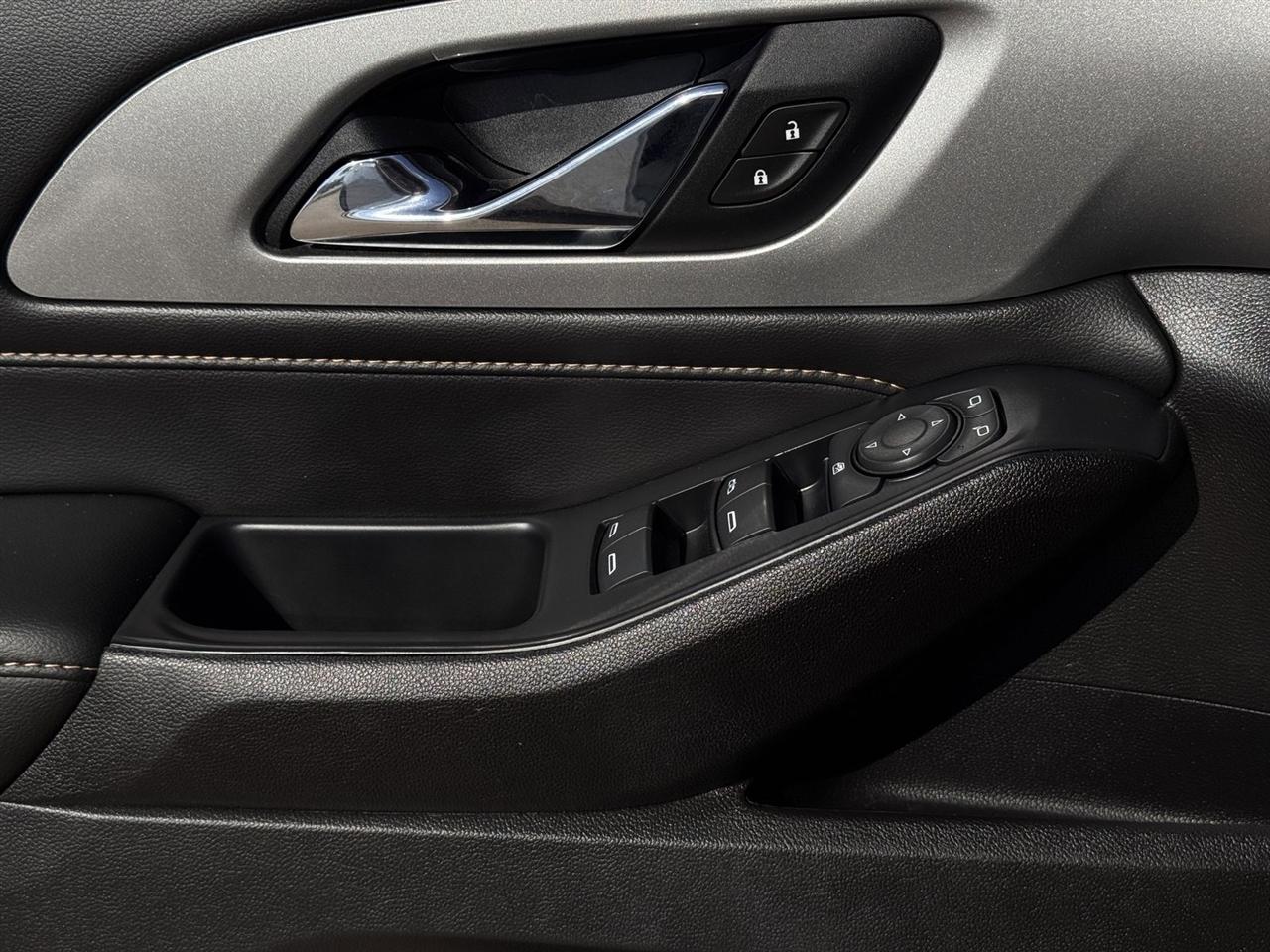 Chevrolet Traverse FWD 4dr LT Leather 2021