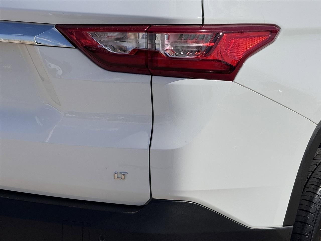 Chevrolet Traverse FWD 4dr LT Leather 2021