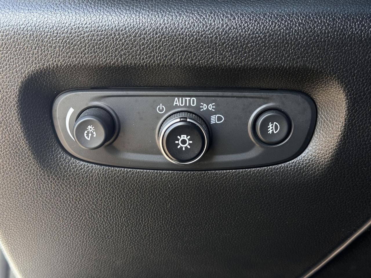 Chevrolet Traverse FWD 4dr LT Leather 2021