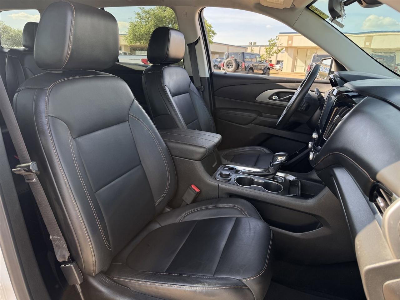 Chevrolet Traverse FWD 4dr LT Leather 2021