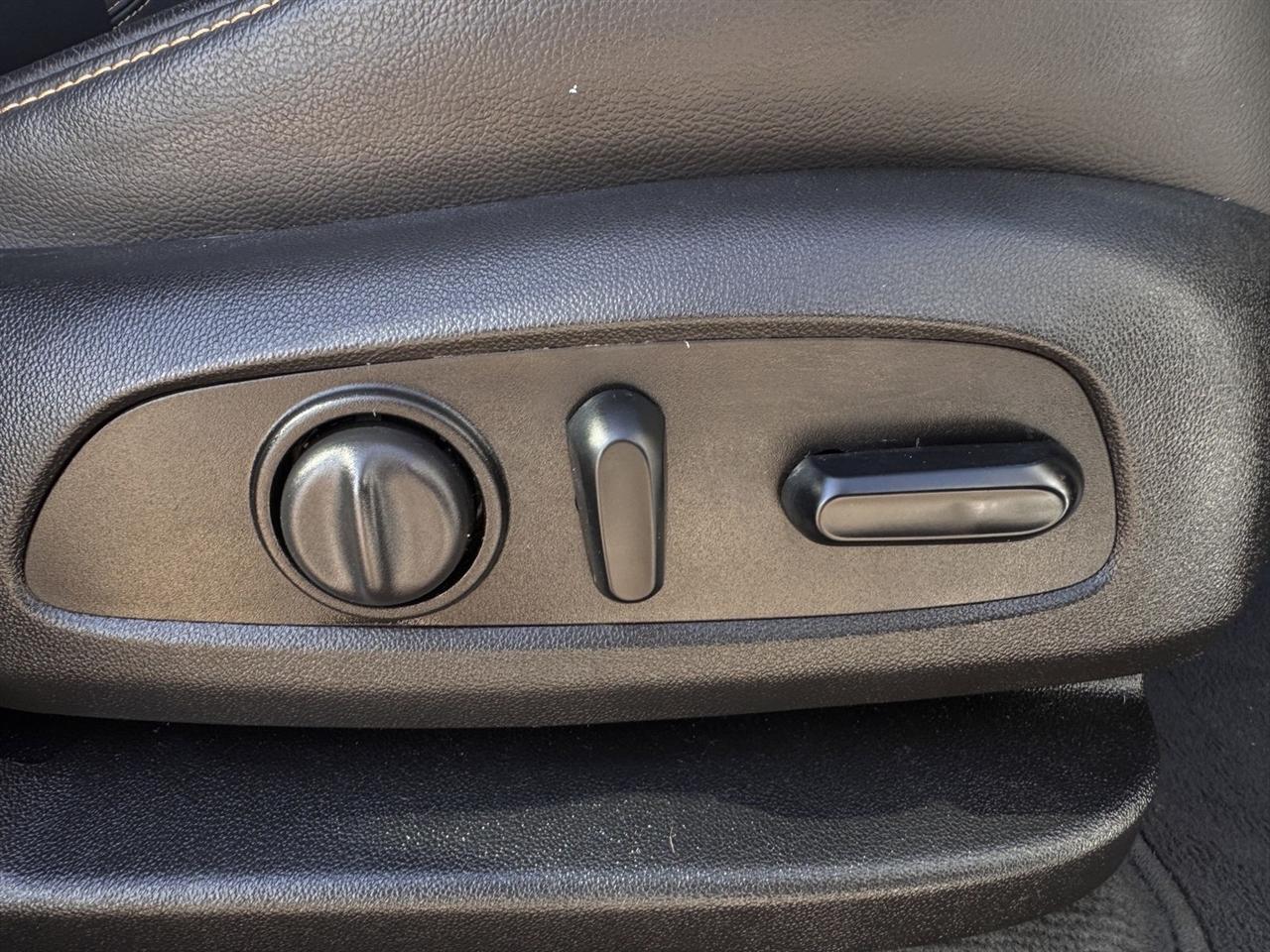 Chevrolet Traverse FWD 4dr LT Leather 2021