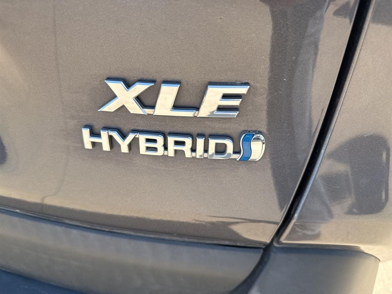 Toyota RAV4 Hybrid XLE AWD (Natl) 2022