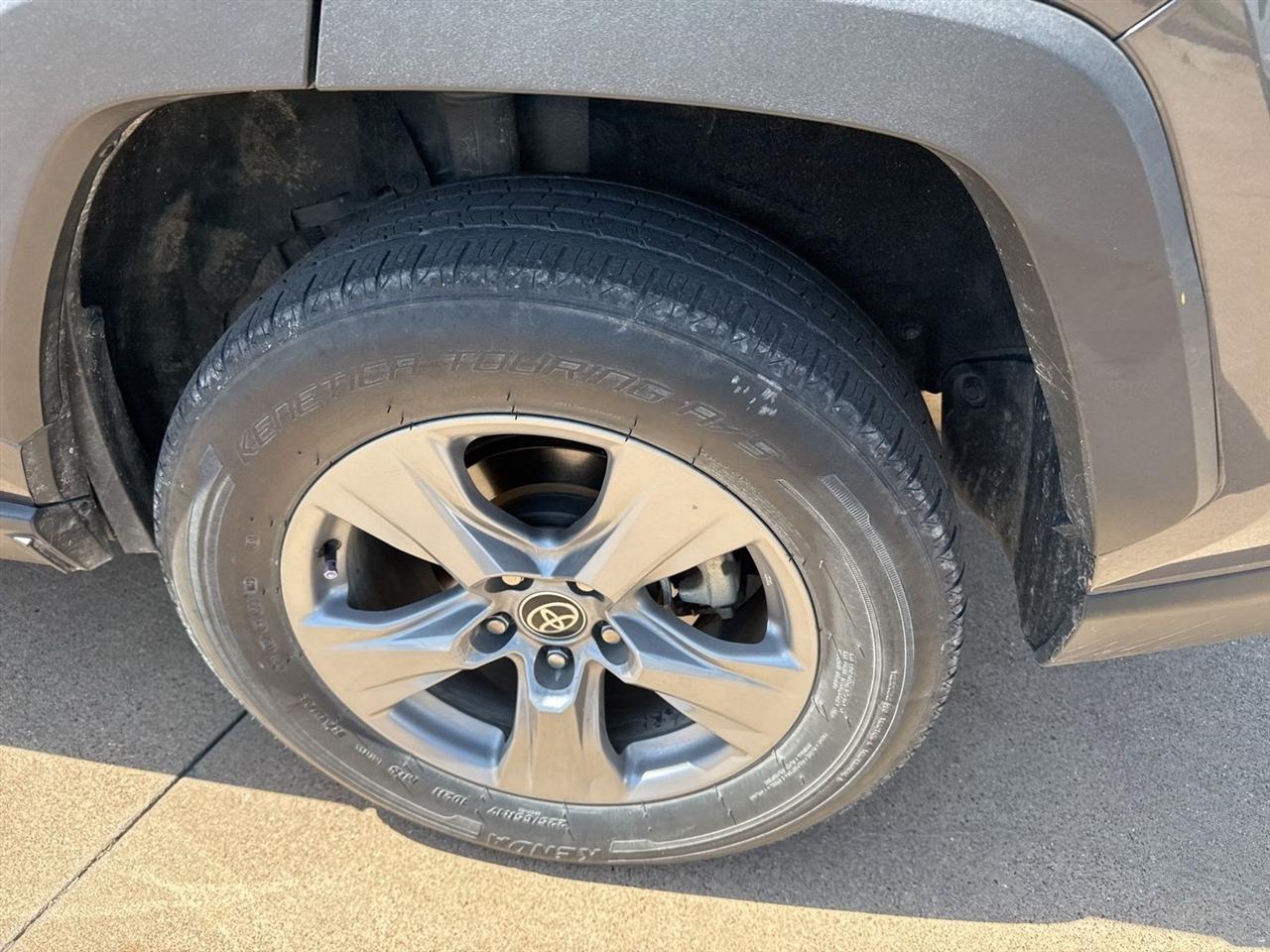 Toyota RAV4 Hybrid XLE AWD (Natl) 2022