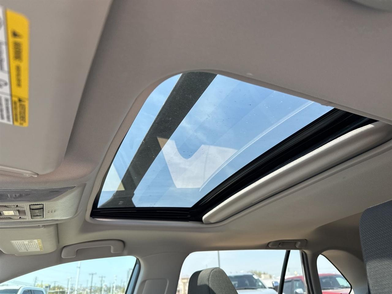 Toyota RAV4 Hybrid XLE AWD (Natl) 2022