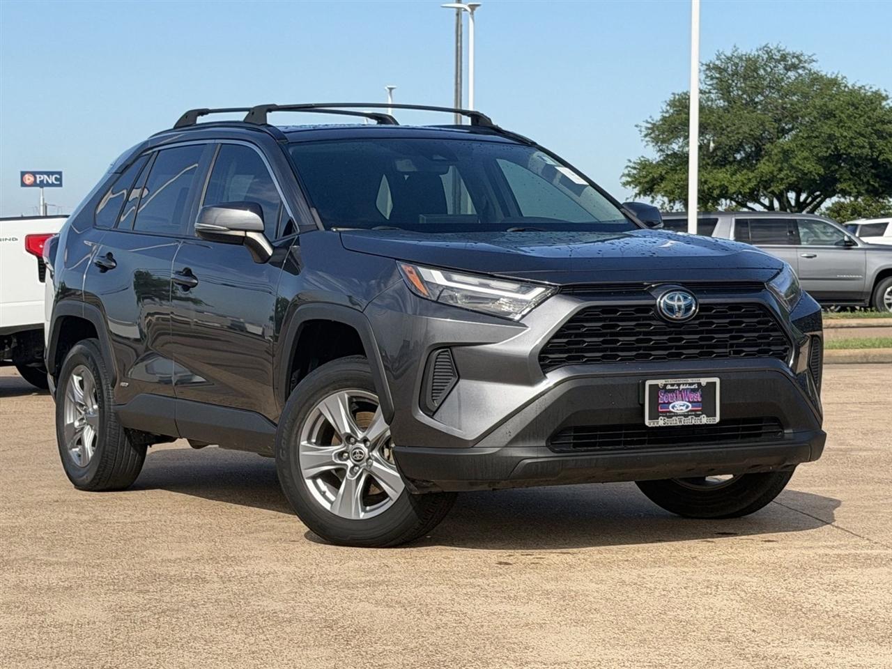 Toyota RAV4 Hybrid XLE AWD (Natl) 2022