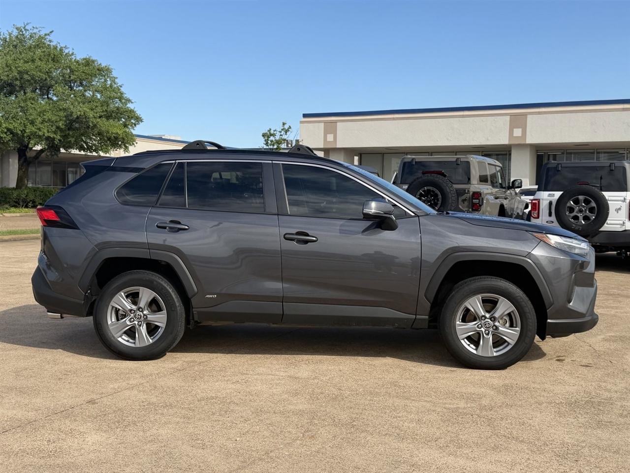 Toyota RAV4 Hybrid XLE AWD (Natl) 2022