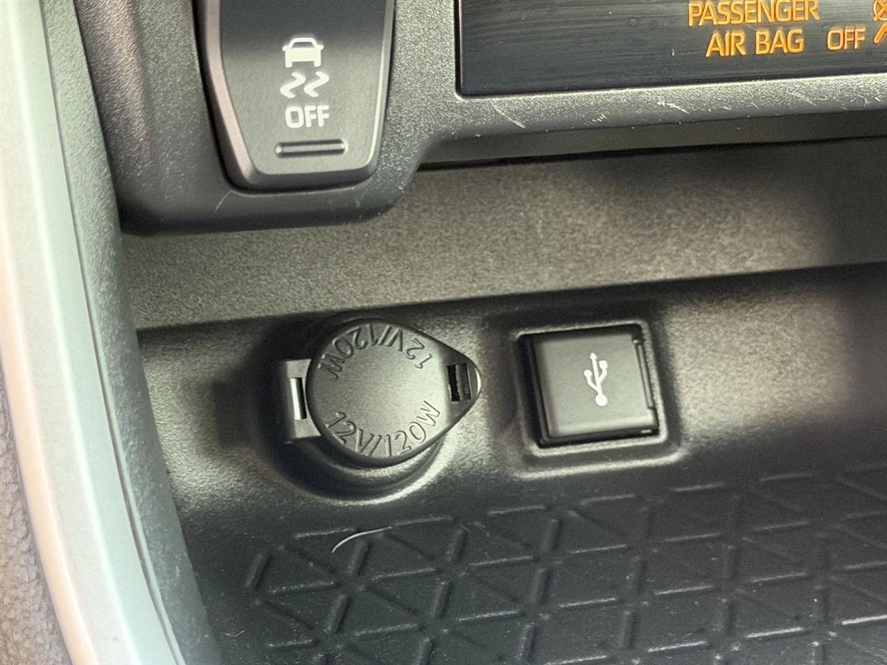 Toyota RAV4 Hybrid XLE AWD (Natl) 2022