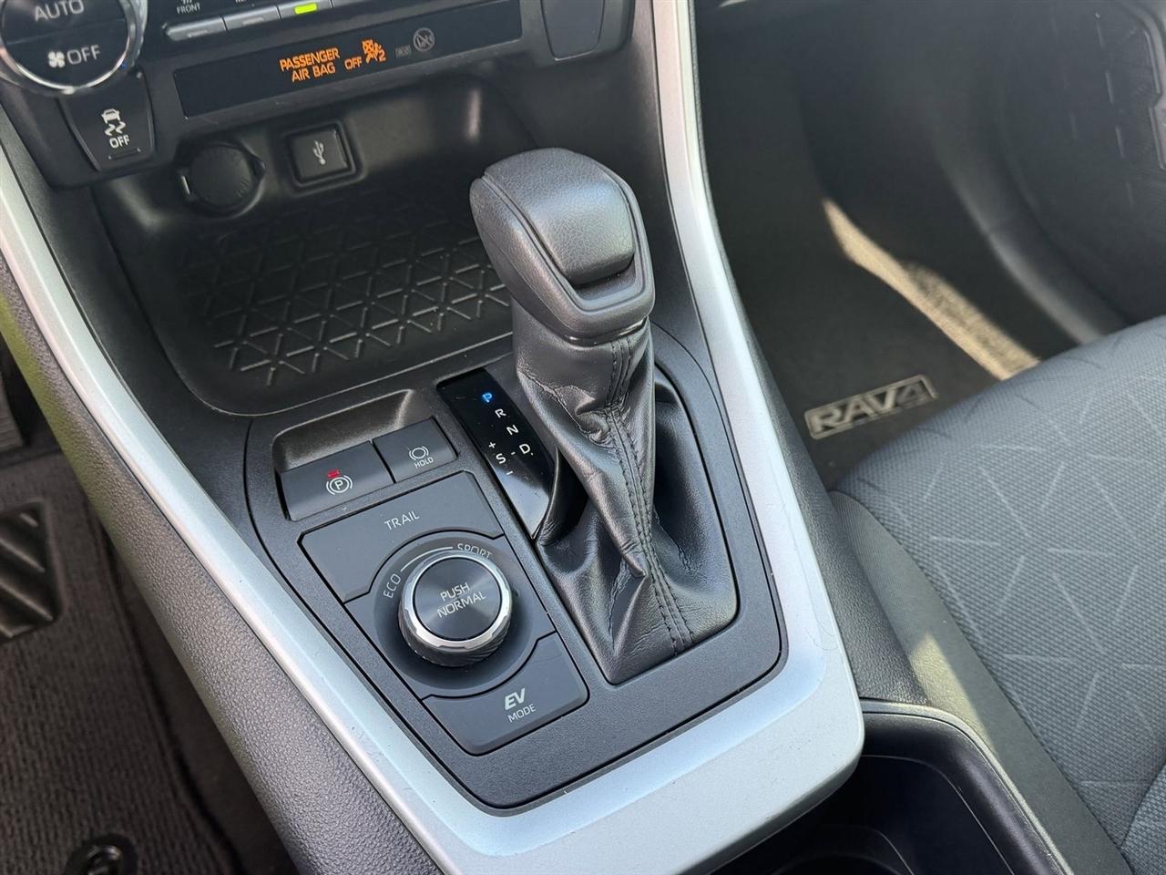 Toyota RAV4 Hybrid XLE AWD (Natl) 2022