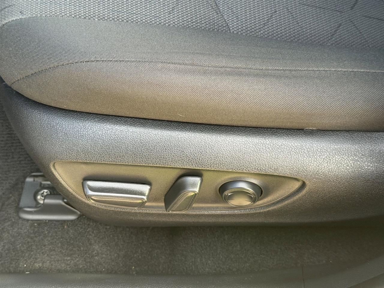 Toyota RAV4 Hybrid XLE AWD (Natl) 2022