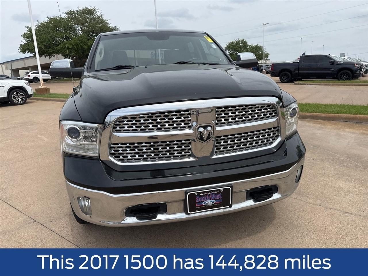 RAM 1500 Laramie 4x4 Crew Cab 5'7" Box 2017